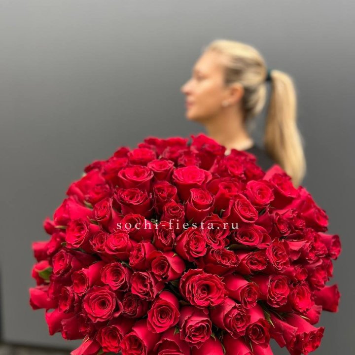 Охапка из 101 красной розы в Вологде