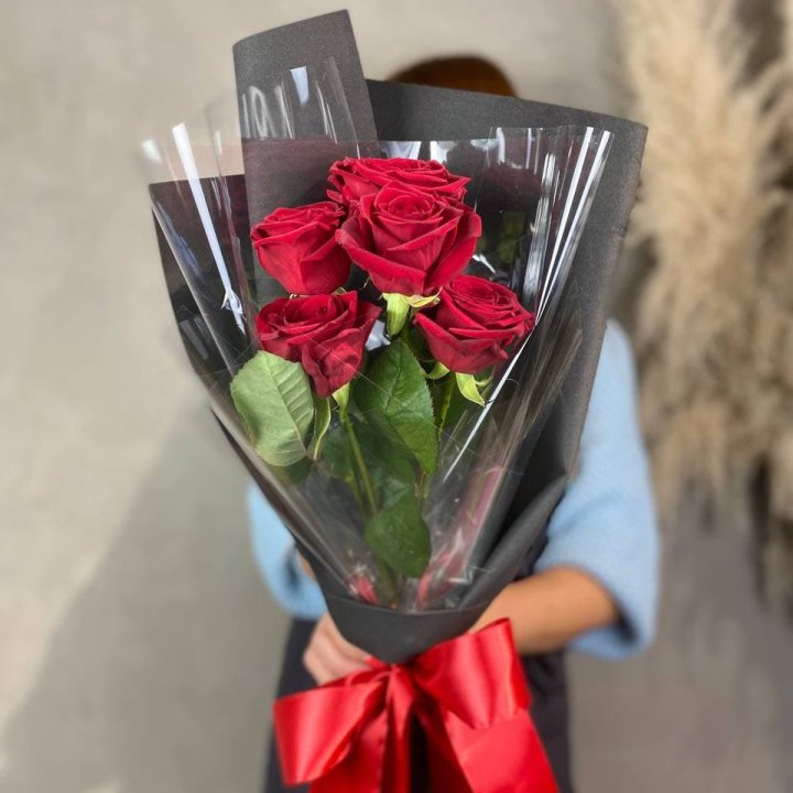 5 роз ред наоми в Вологде