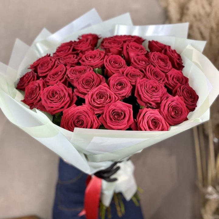 37 красных роз в Вологде