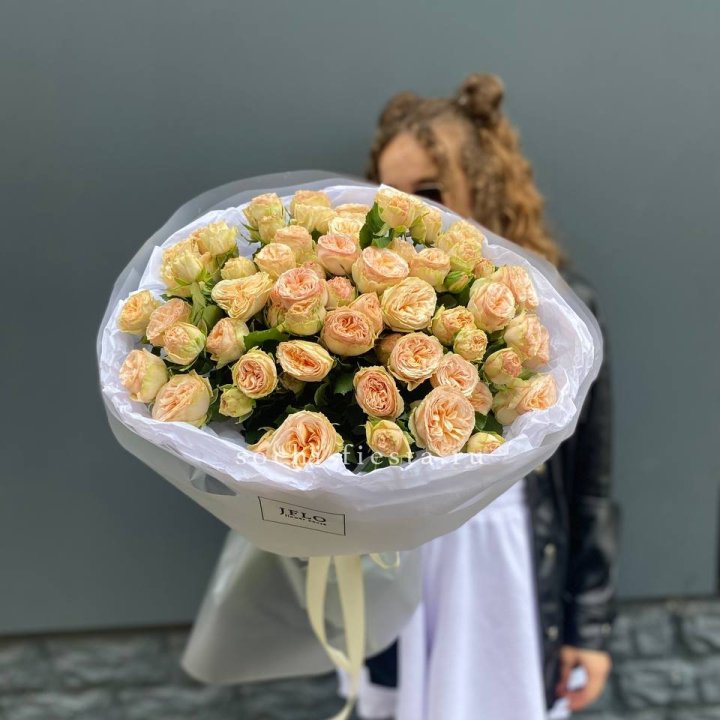 15 пионовидных роз в Вологде