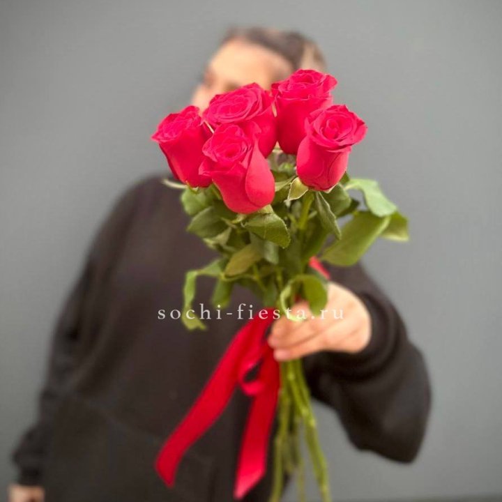 Букет 5 красных роз  в Вологде