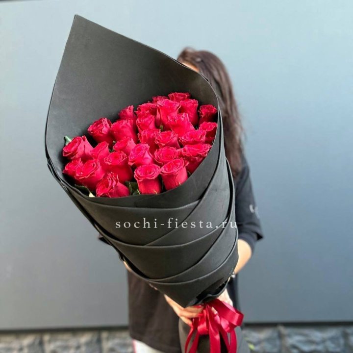 25 высоких красных роз в Вологде