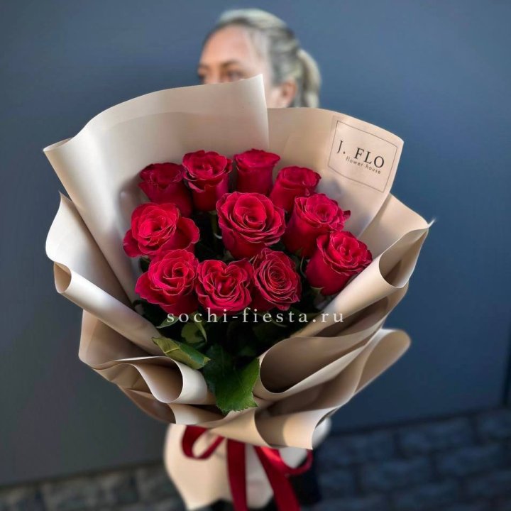 Букет красных роз "Наоми" в Вологде