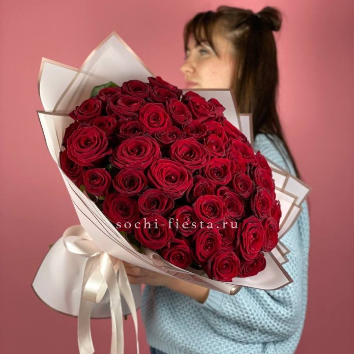 51 красная роза "Лавели" в Вологде