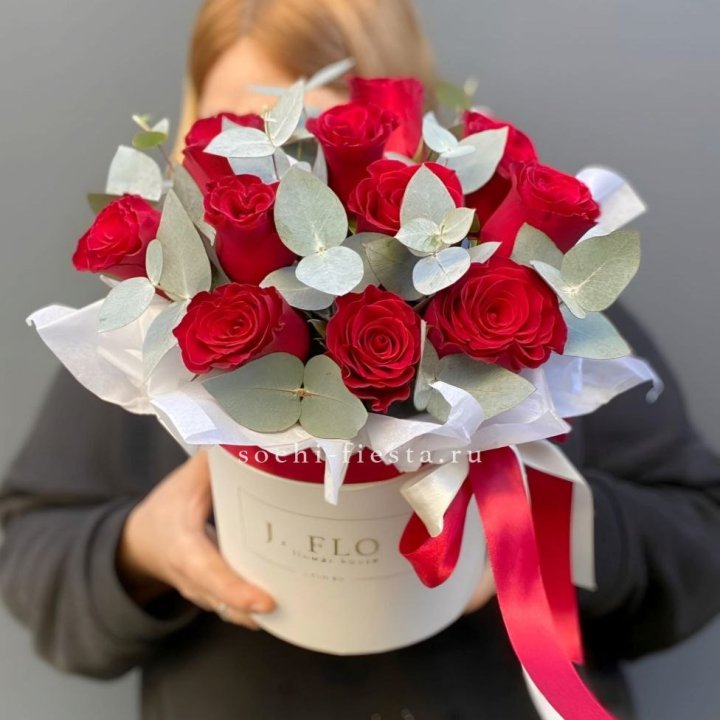 11 роз в шляпной коробке в Вологде