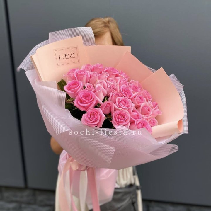 33 Розовые розы в Вологде