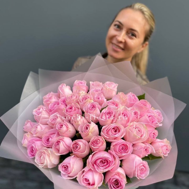 51 розовая роза в Вологде