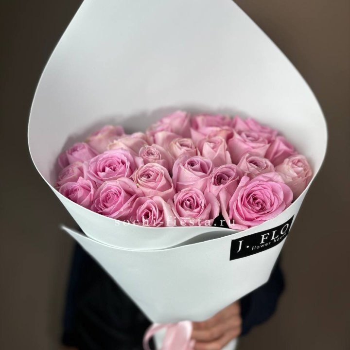25 розовых роз в Вологде