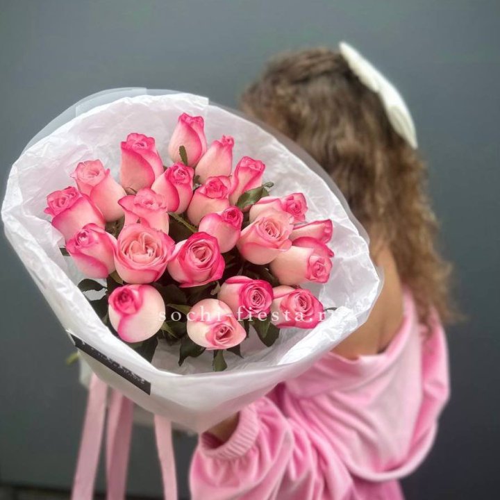21 розовые розы Венди  в оформлении в Вологде