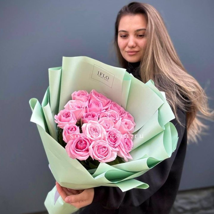 17 розовых роз в Вологде