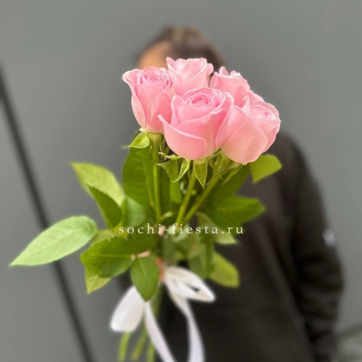 Букет 5 розовых роз  в Вологде
