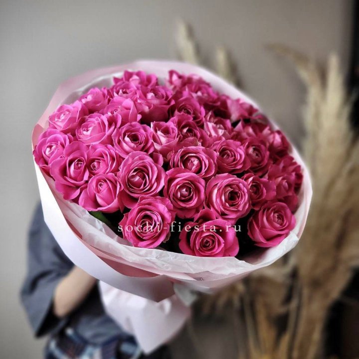 35 розовых роз  в Вологде