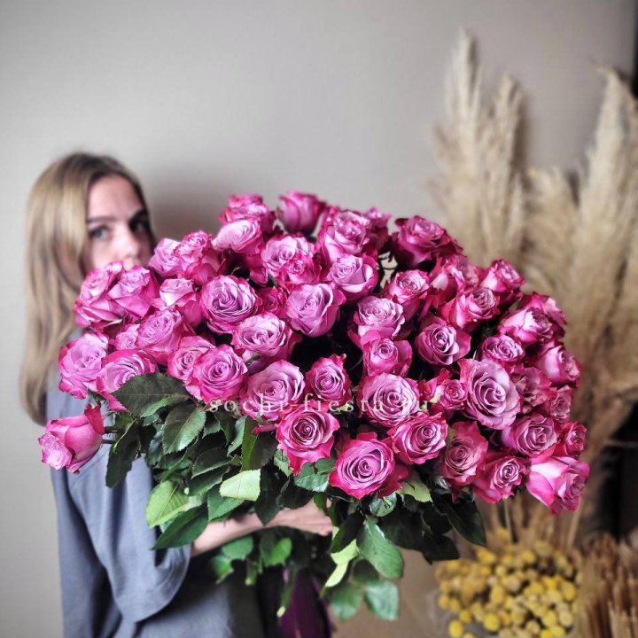 Охапка высоких роз Деп перпел в Вологде