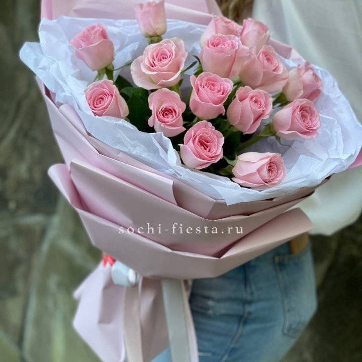 Розовые розы в авторском оформлении в Вологде