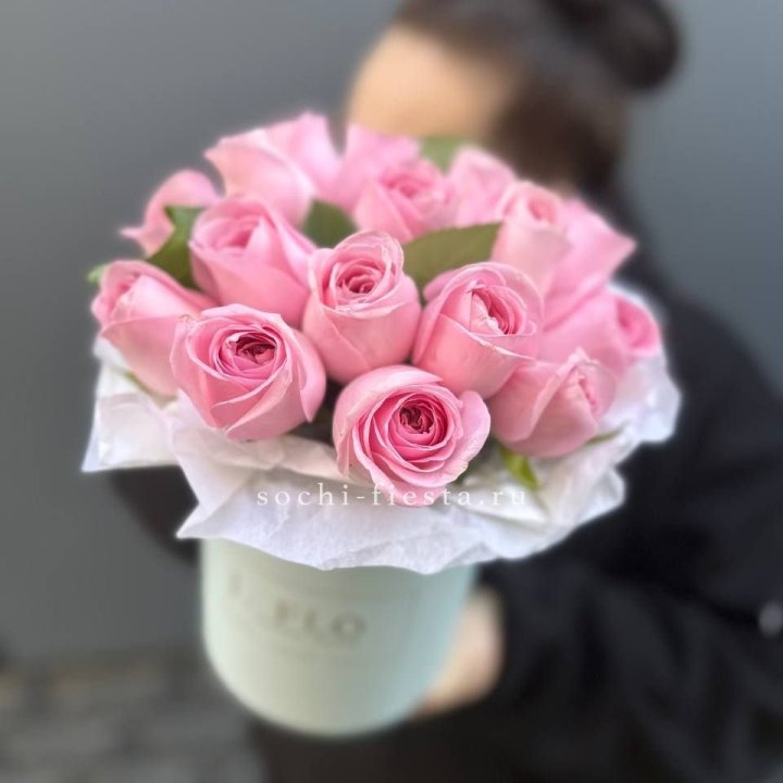 17 розовых роз в цилиндре в Вологде