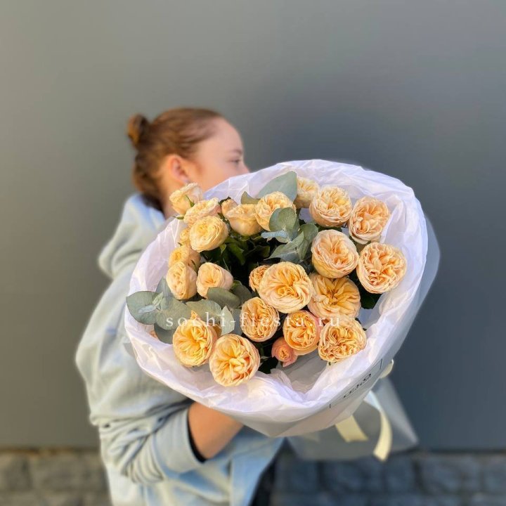 7 пионовидных роз в Вологде