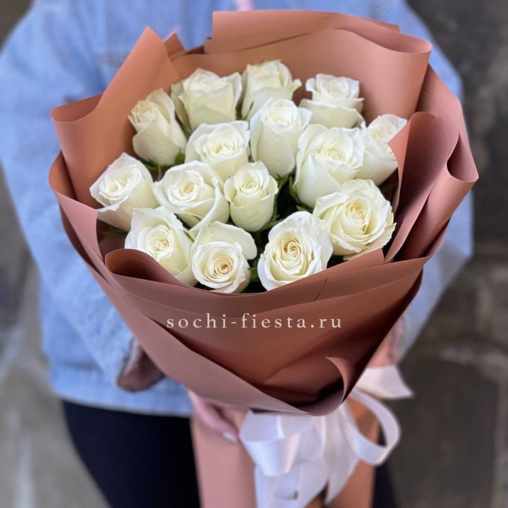 15 белых роз сиена в Вологде