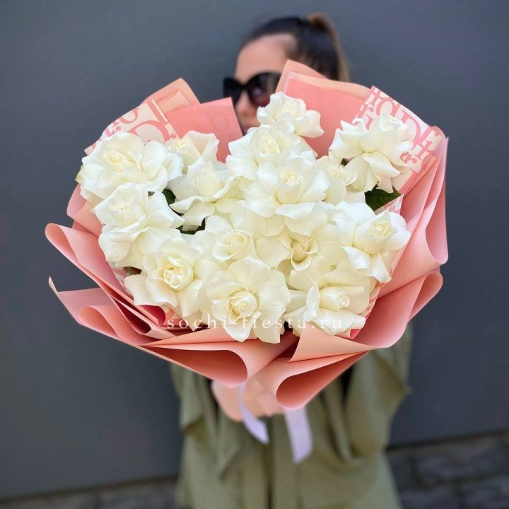 Белые розы "Аморе" в Вологде