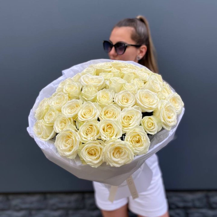 51 белая роза  в Вологде