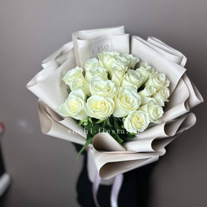 19 белых роз  в Вологде