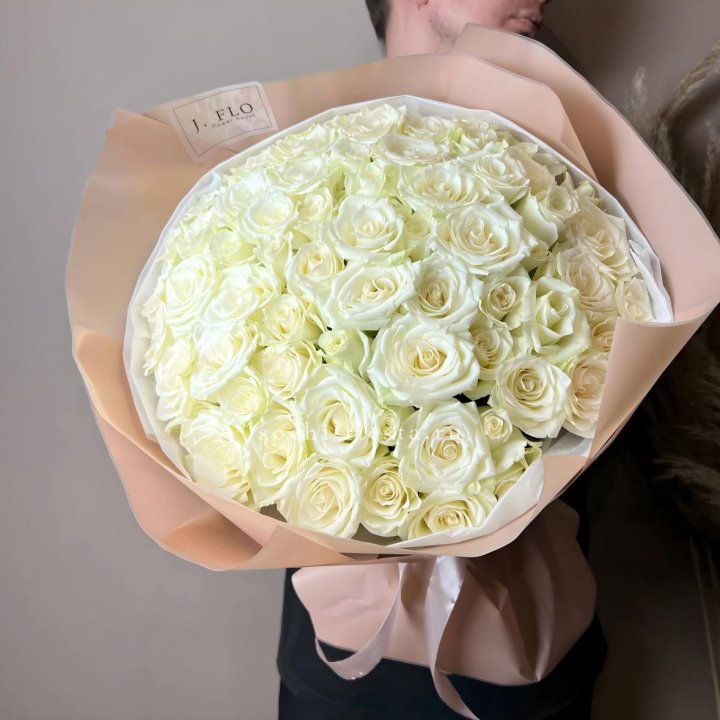 51 белая  роза в оформлении в Вологде