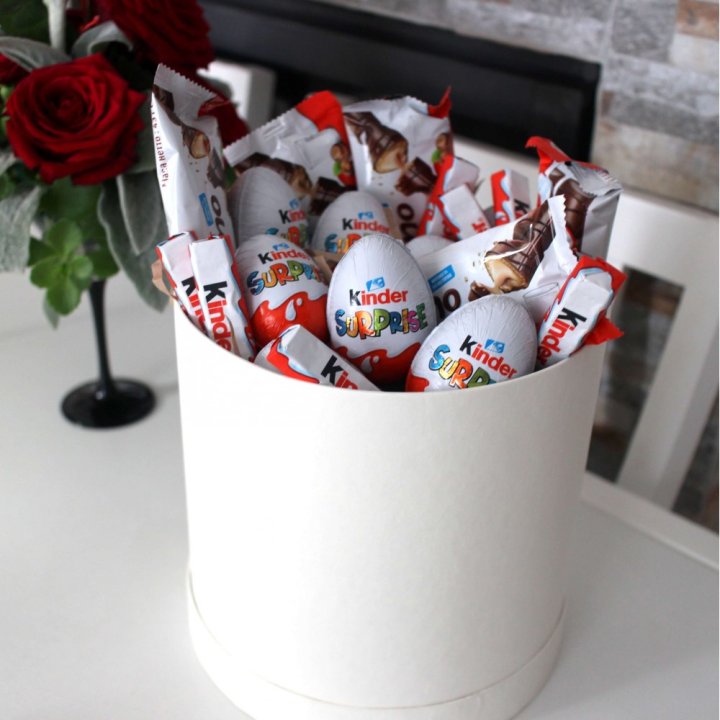 Коробка с киндерами  в Вологде