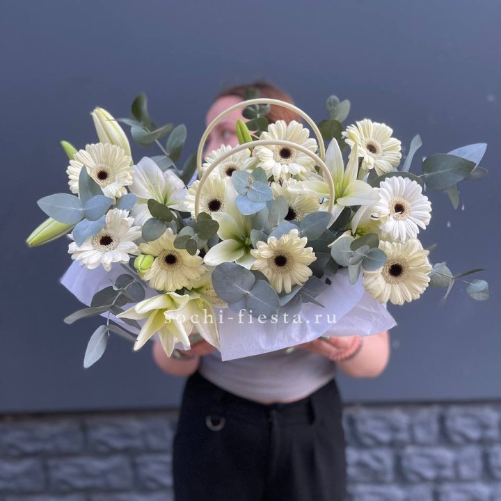 Сумочка лилии и герберы в Вологде