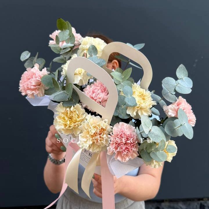 Сумочка из диантусов в Вологде