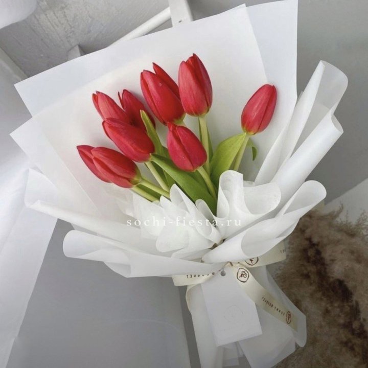 Букет красных тюльпанов в Вологде