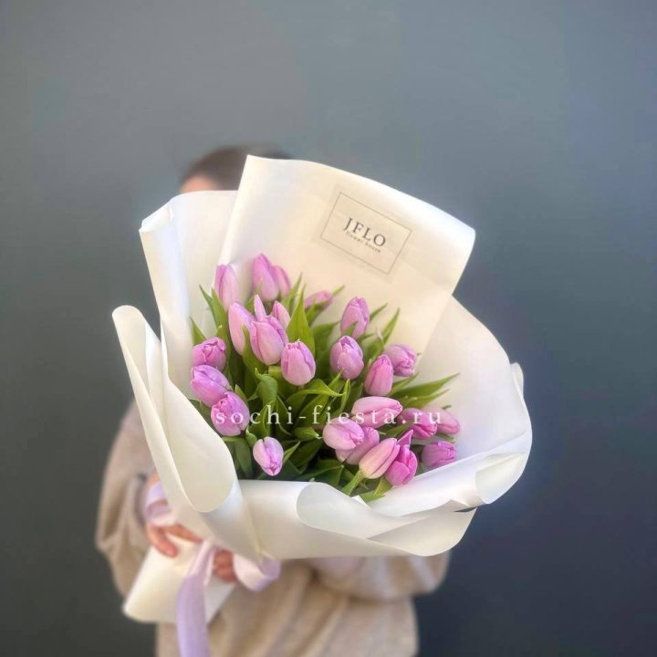 25 сиреневых тюльпанов в Вологде