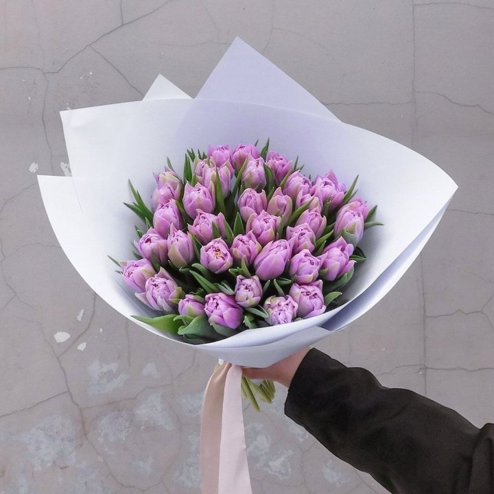 35 сиреневых тюльпанов в Вологде