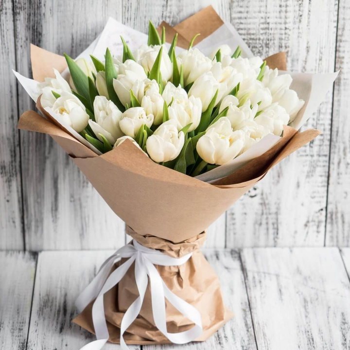 25 белых тюльпанов в Вологде