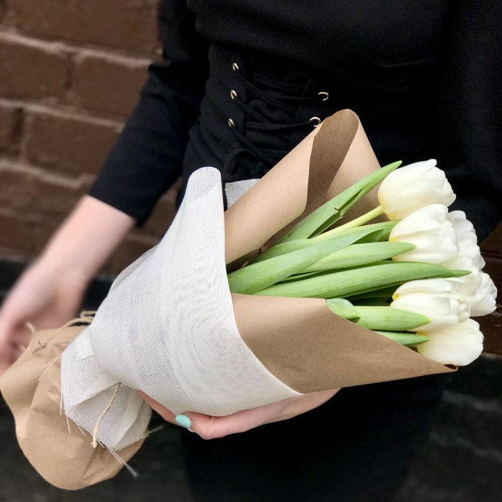 Букет белых тюльпанов в Вологде