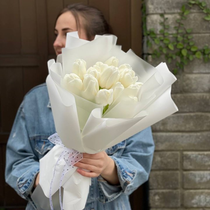 Букет белоснежных тюльпанов в Вологде