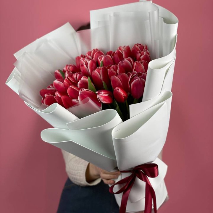 Букет красных тюльпанов в Вологде